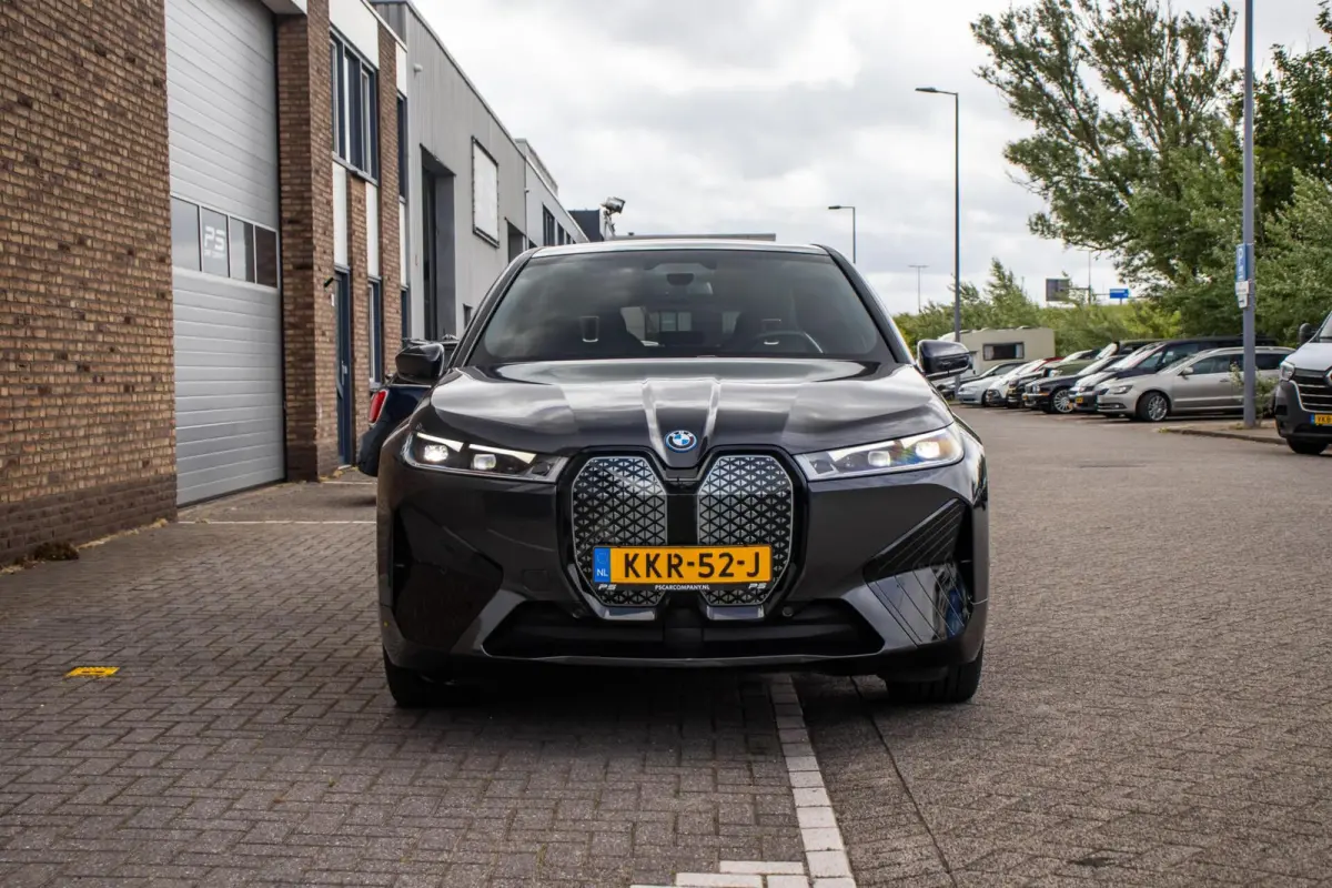 xDrive40 Sport Edition 77 kWh, BTW, Laser, H&K, Pano