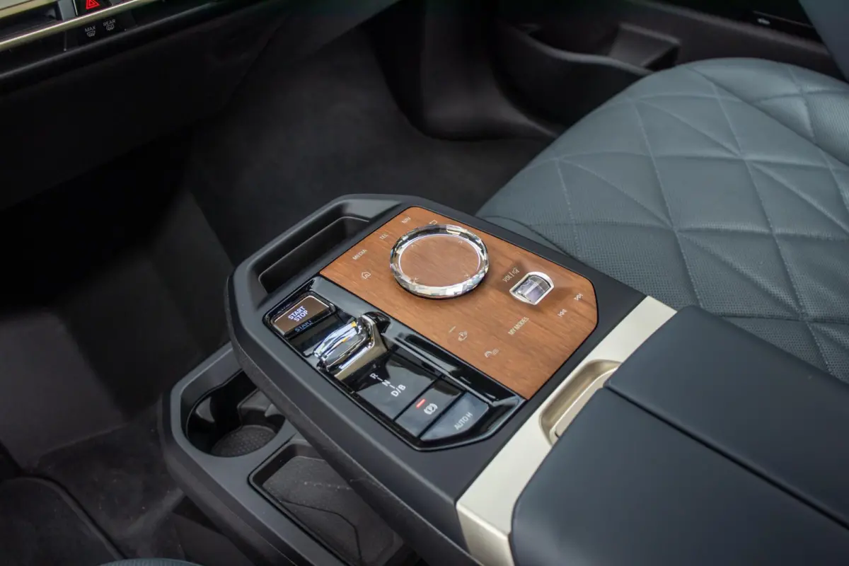 xDrive40 Sport Edition 77 kWh, BTW, Laser, H&K, Pano