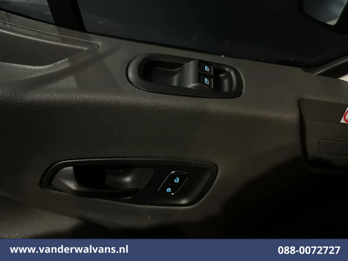 2.0 TDCI 130pk Bakwagen Laadklep Euro6 Airco | 940kg laadvermogen | Cruisecontrol | Verwarmde Voorruit Bijrijdersbank