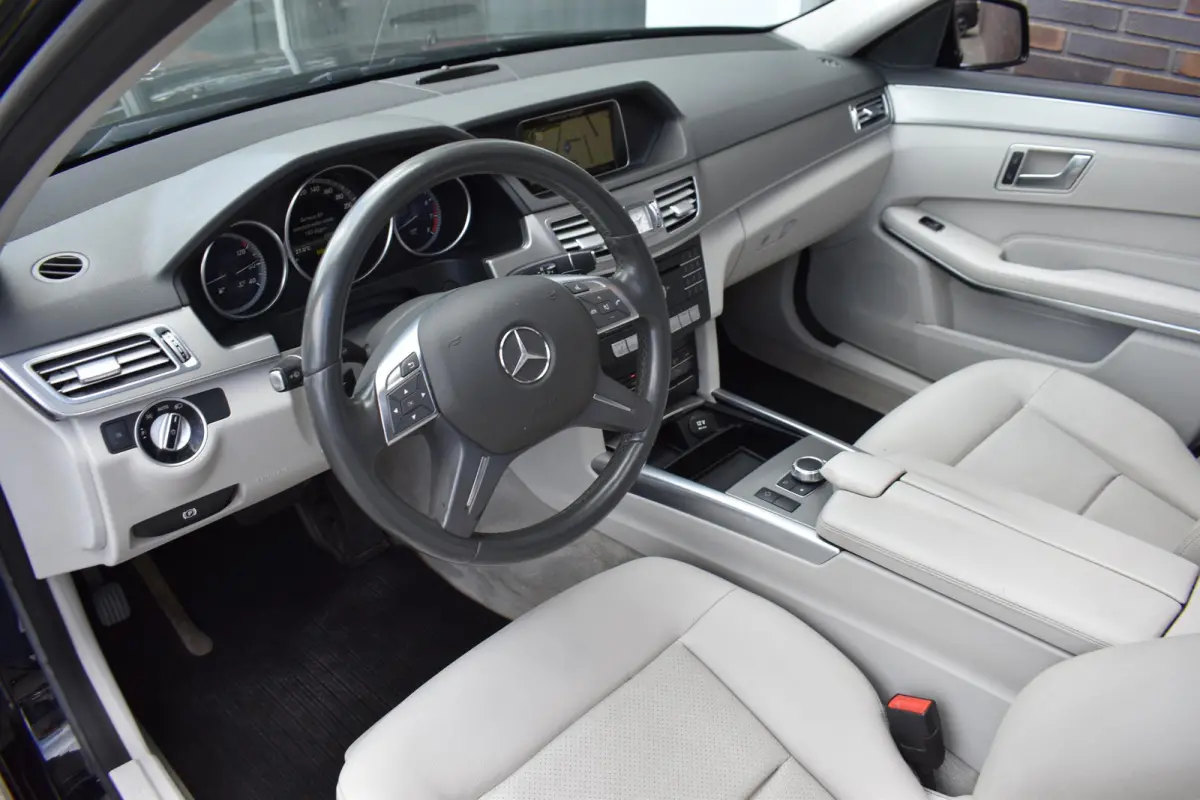 200 Ambition PANOD LEDER LMV NAVI