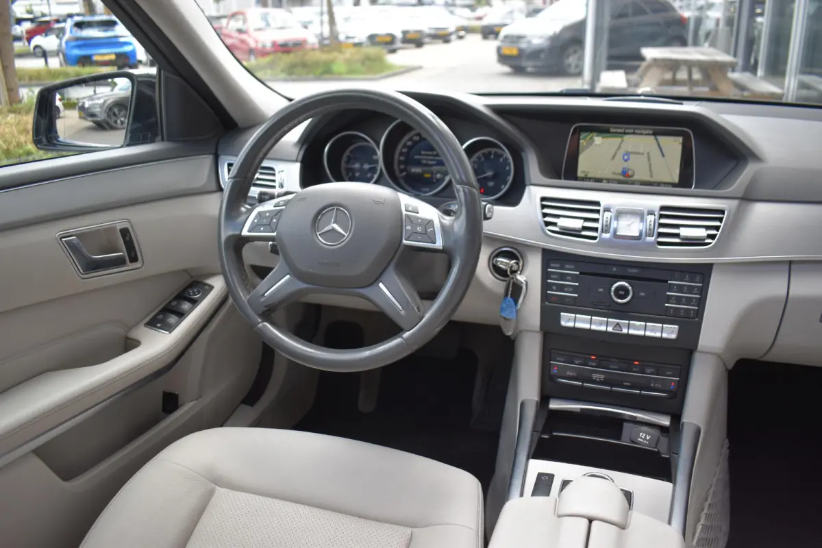 200 Ambition PANOD LEDER LMV NAVI