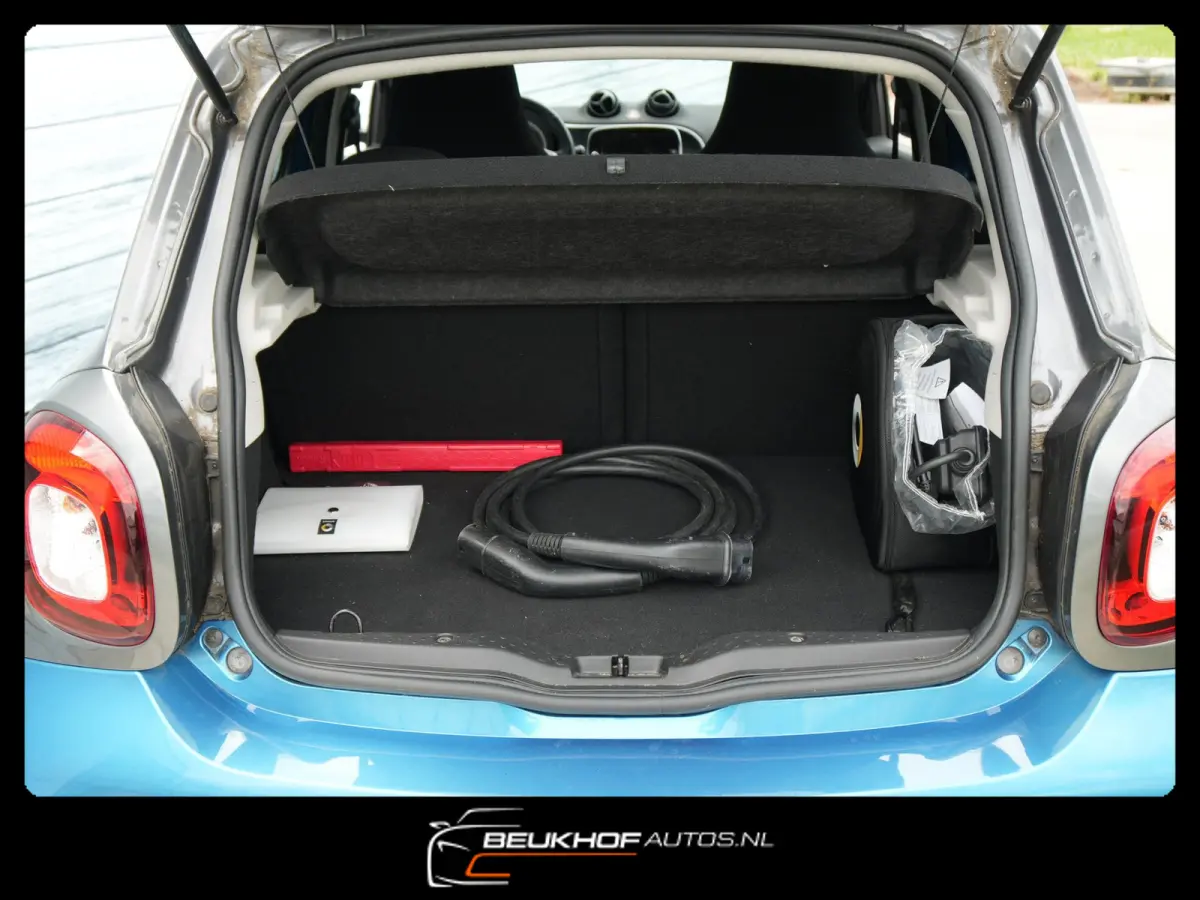 EQ Comfort 18 kWh 5dr Airco Radio Dab Cruise L