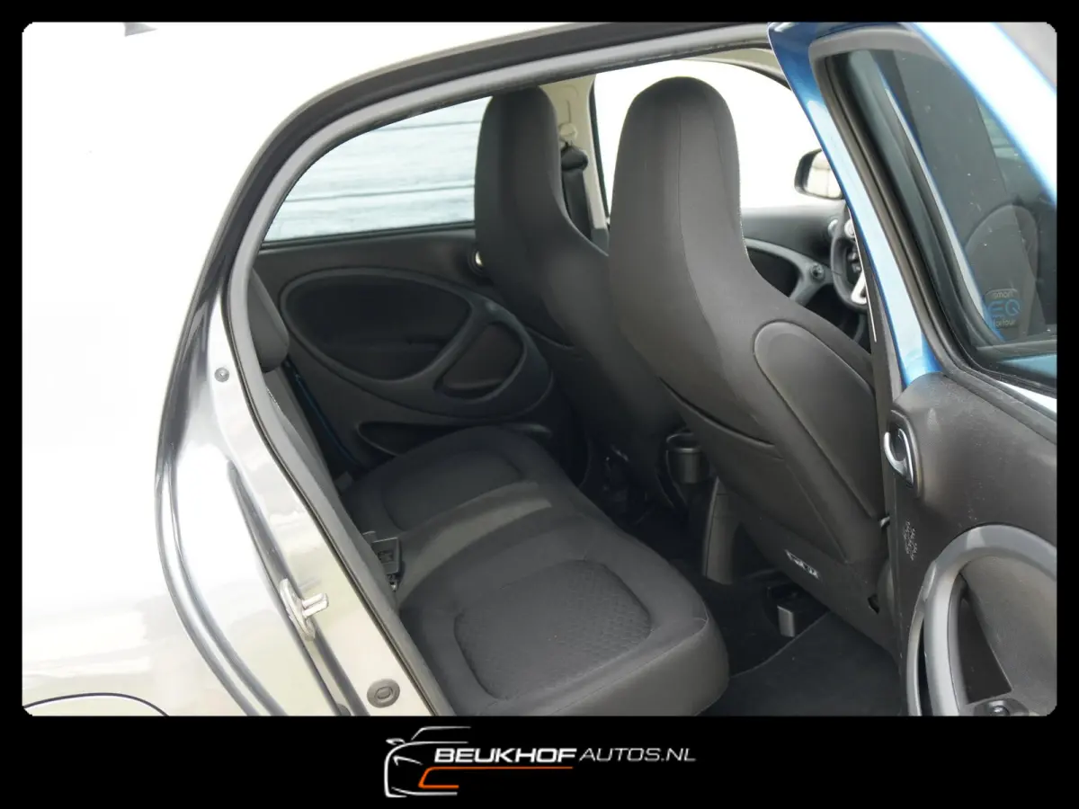 EQ Comfort 18 kWh 5dr Airco Radio Dab Cruise L
