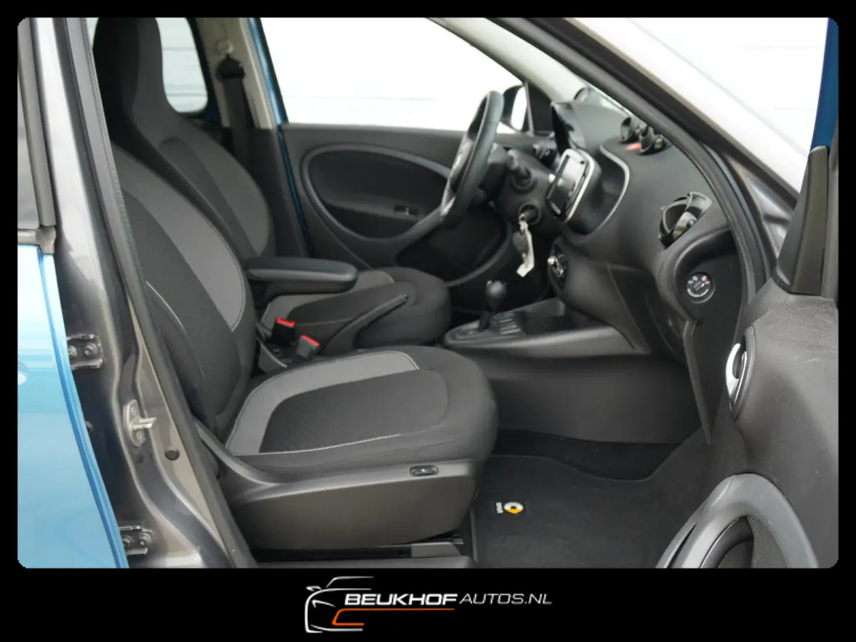 EQ Comfort 18 kWh 5dr Airco Radio Dab Cruise L