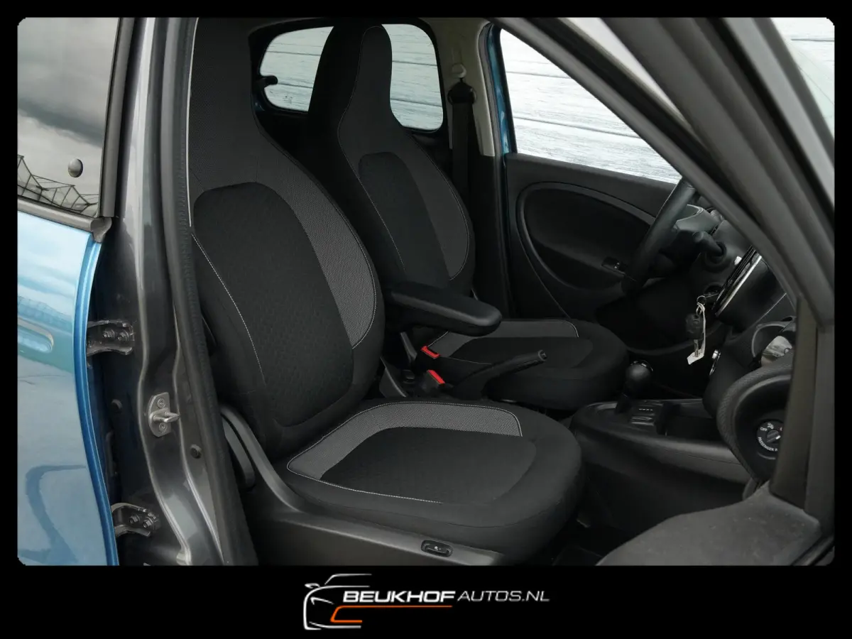 EQ Comfort 18 kWh 5dr Airco Radio Dab Cruise L