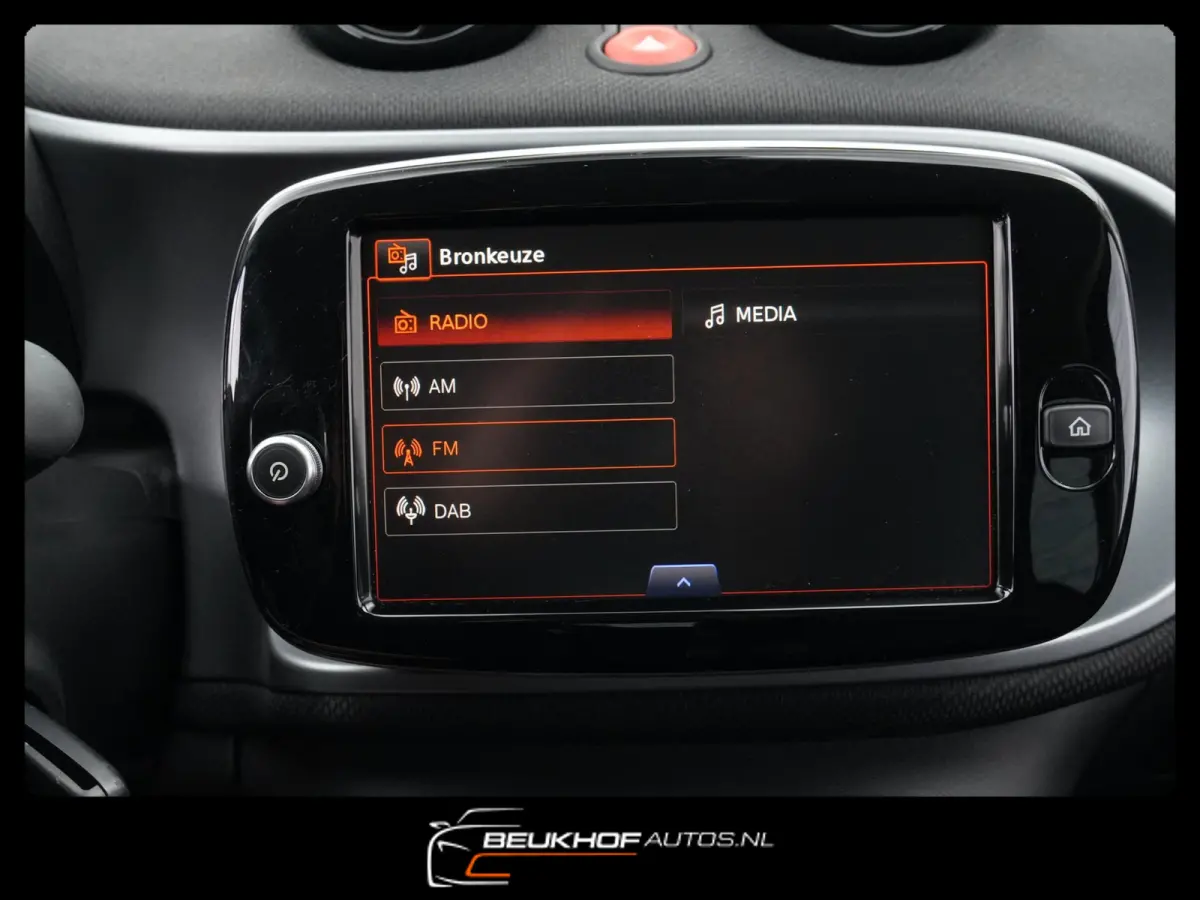 EQ Comfort 18 kWh 5dr Airco Radio Dab Cruise L