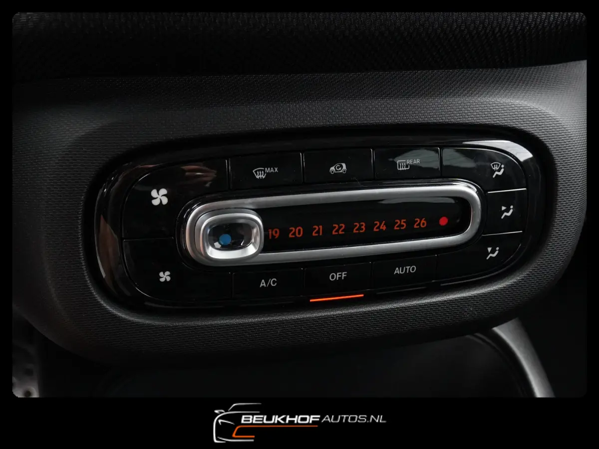 EQ Comfort 18 kWh 5dr Airco Radio Dab Cruise L