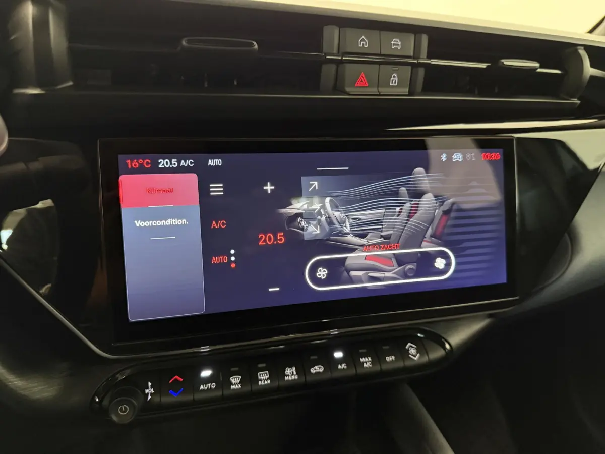 Elettrica Automaat 156PK Adaptieve Cruise Control LMV 18 inch Full Led Matrix Parkeer sensoren Navigatie Apple Carplay / Android auto  Climate Control