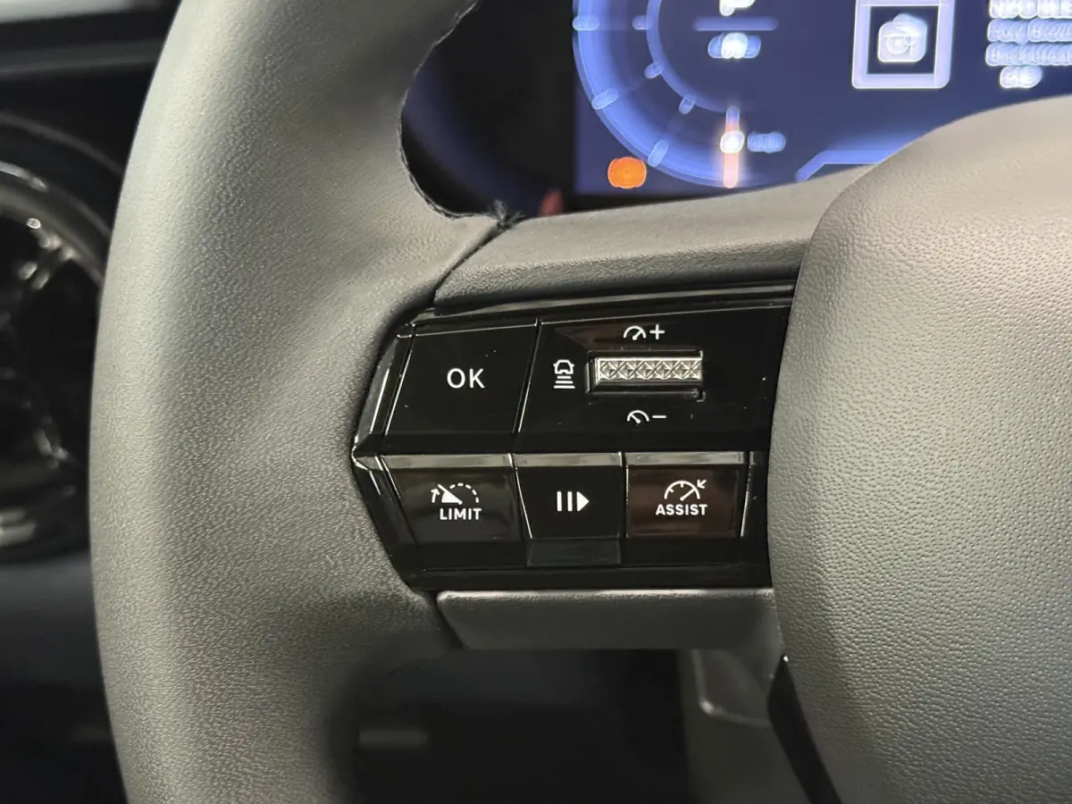 Elettrica Automaat 156PK Adaptieve Cruise Control LMV 18 inch Full Led Matrix Parkeer sensoren Navigatie Apple Carplay / Android auto  Climate Control