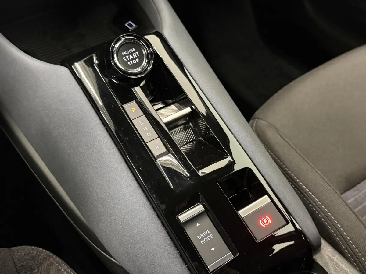 Elettrica Automaat 156PK Adaptieve Cruise Control LMV 18 inch Full Led Matrix Parkeer sensoren Navigatie Apple Carplay / Android auto  Climate Control