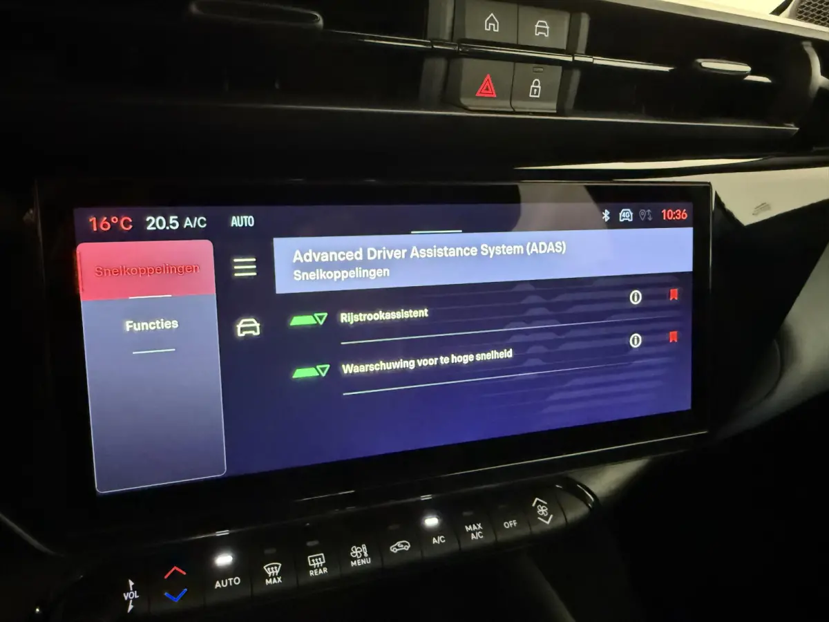 Elettrica Automaat 156PK Adaptieve Cruise Control LMV 18 inch Full Led Matrix Parkeer sensoren Navigatie Apple Carplay / Android auto  Climate Control