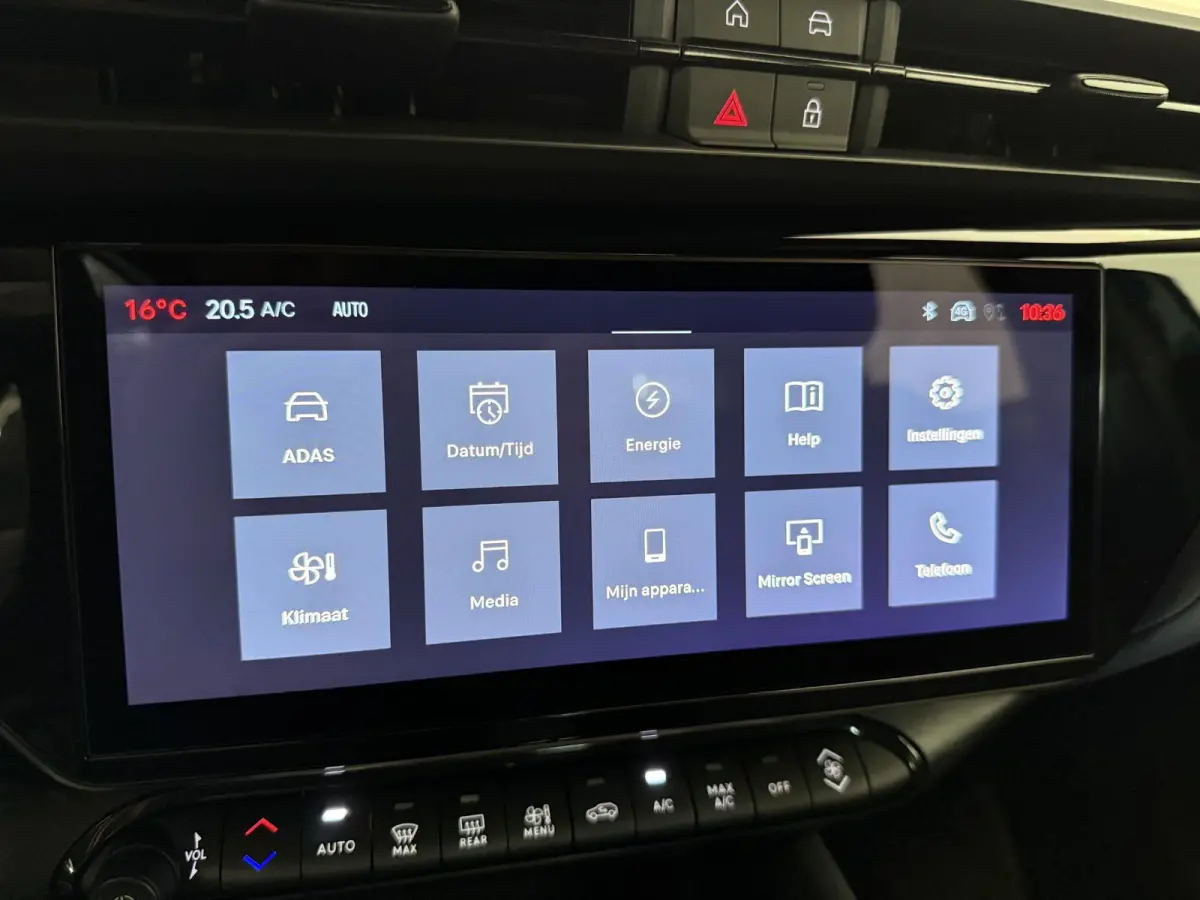 Elettrica Automaat 156PK Adaptieve Cruise Control LMV 18 inch Full Led Matrix Parkeer sensoren Navigatie Apple Carplay / Android auto  Climate Control
