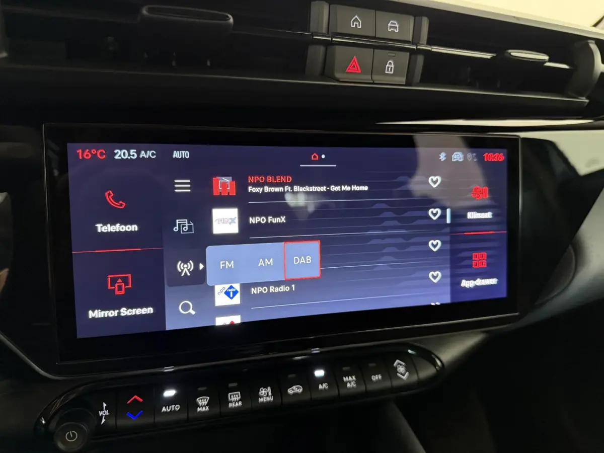 Elettrica Automaat 156PK Adaptieve Cruise Control LMV 18 inch Full Led Matrix Parkeer sensoren Navigatie Apple Carplay / Android auto  Climate Control