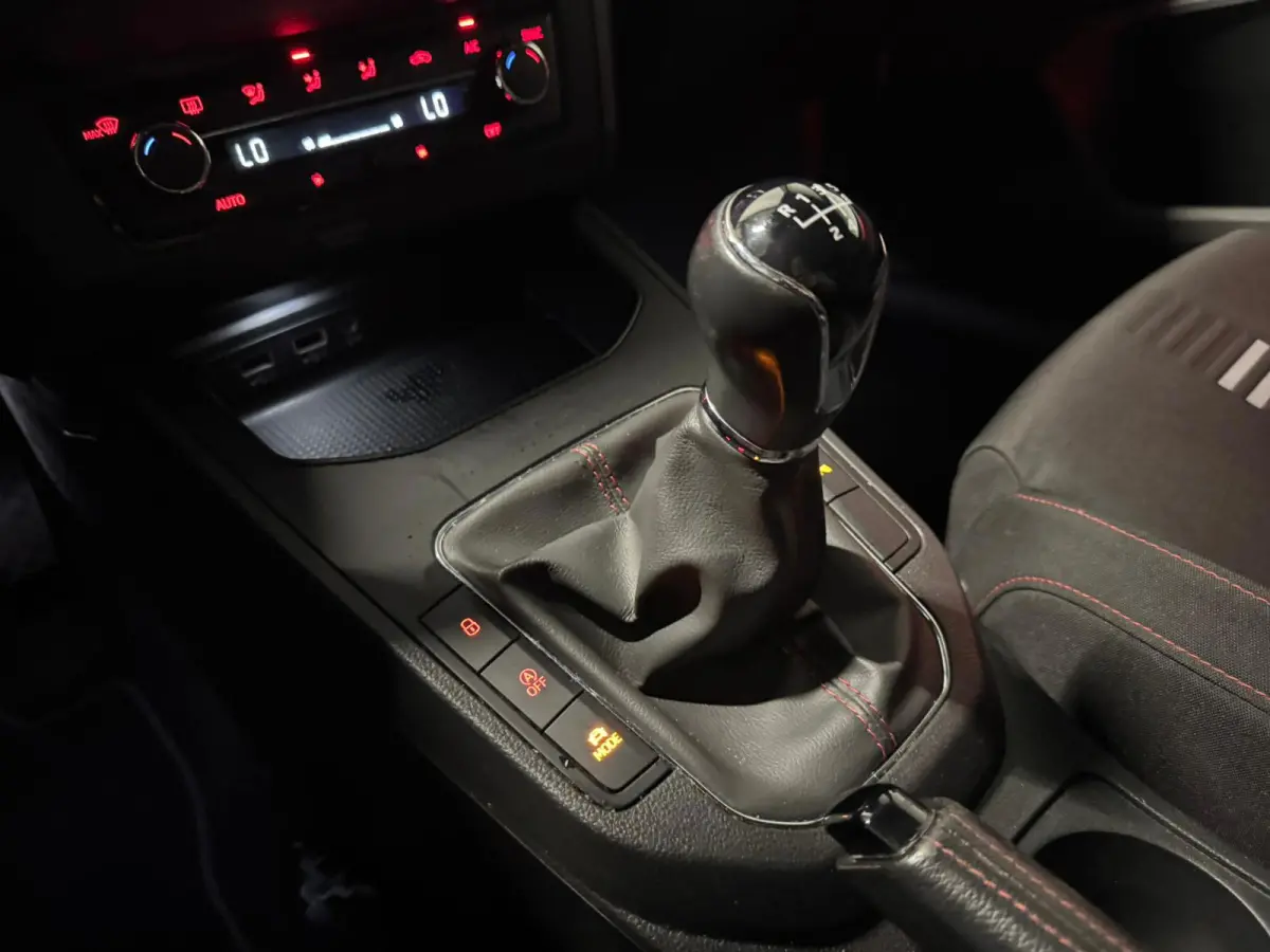 1.0 TSI FR Business Intense CARPLAY CAM