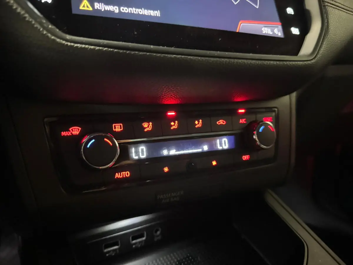 1.0 TSI FR Business Intense CARPLAY CAM