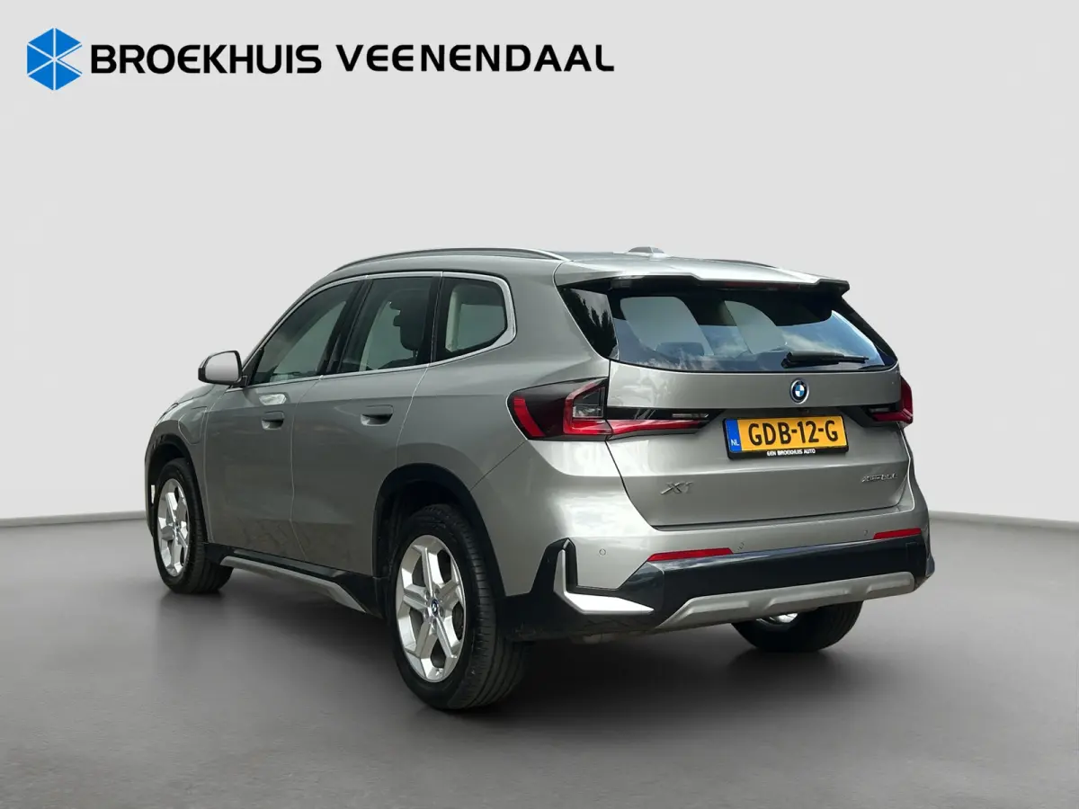 xDrive25e 245pk | Trekhaak | Leder | HUD | 360 camera |