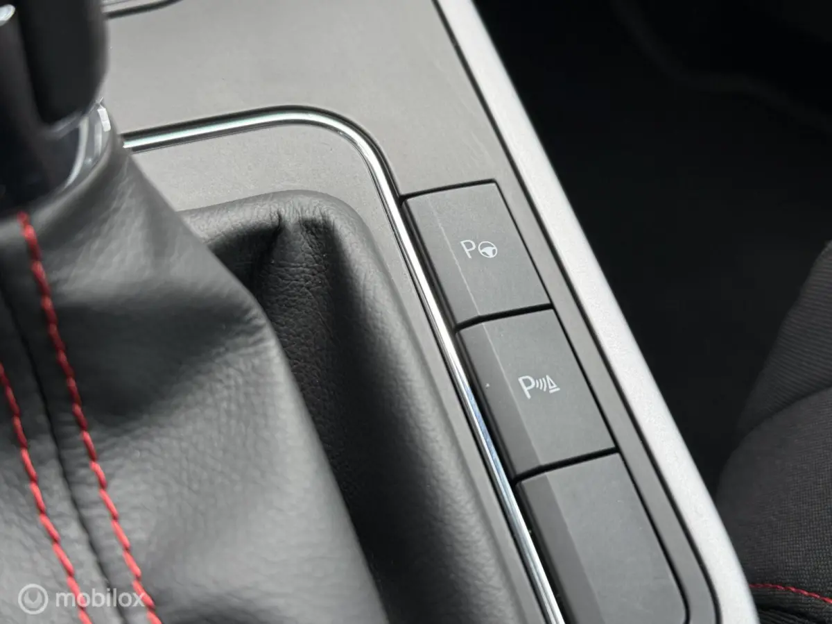 1.0 TSI FR Navi Carplay Camera Automaat LED ACC Keyles Stoelv Trekhaak