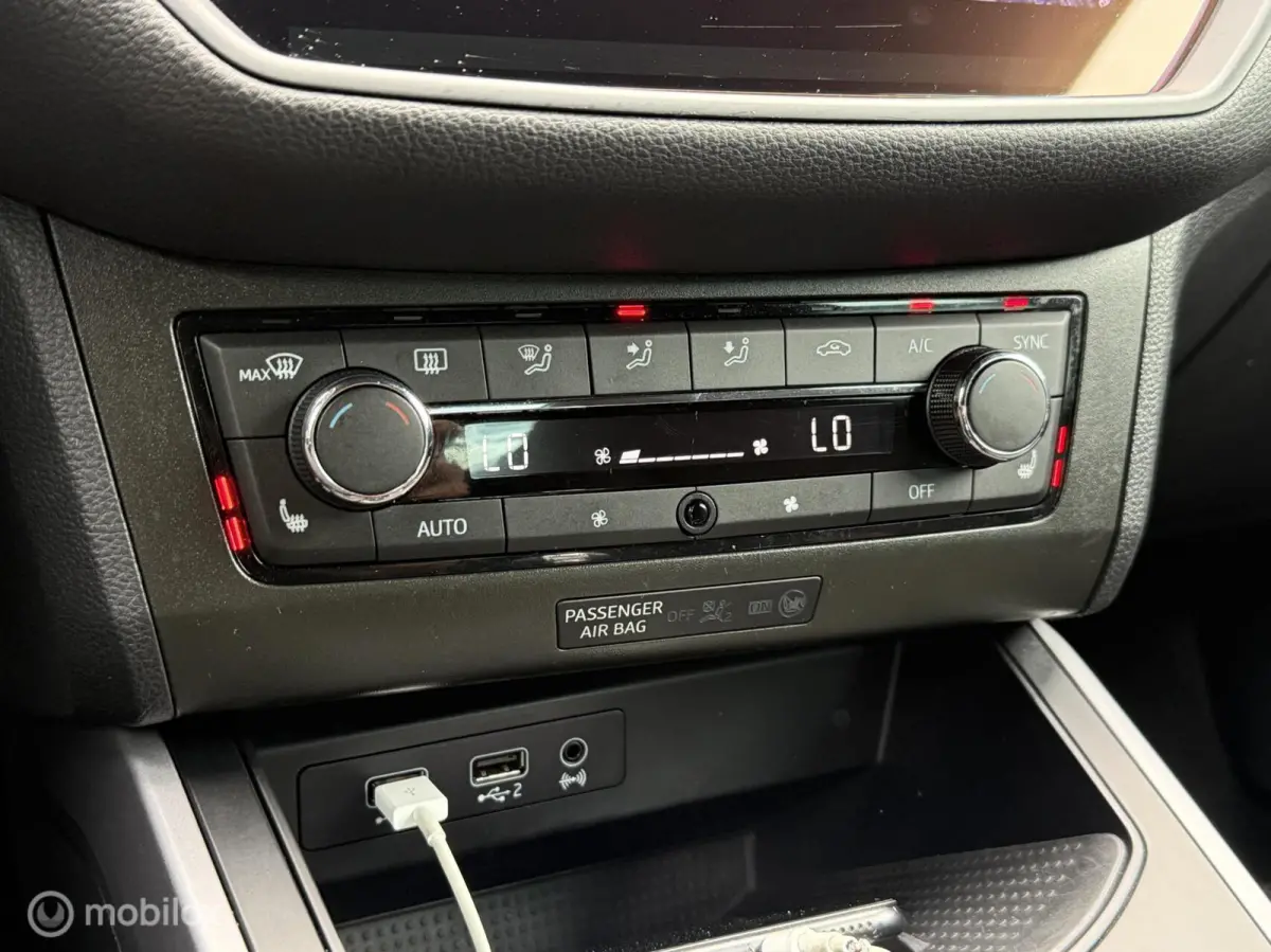 1.0 TSI FR Navi Carplay Camera Automaat LED ACC Keyles Stoelv Trekhaak