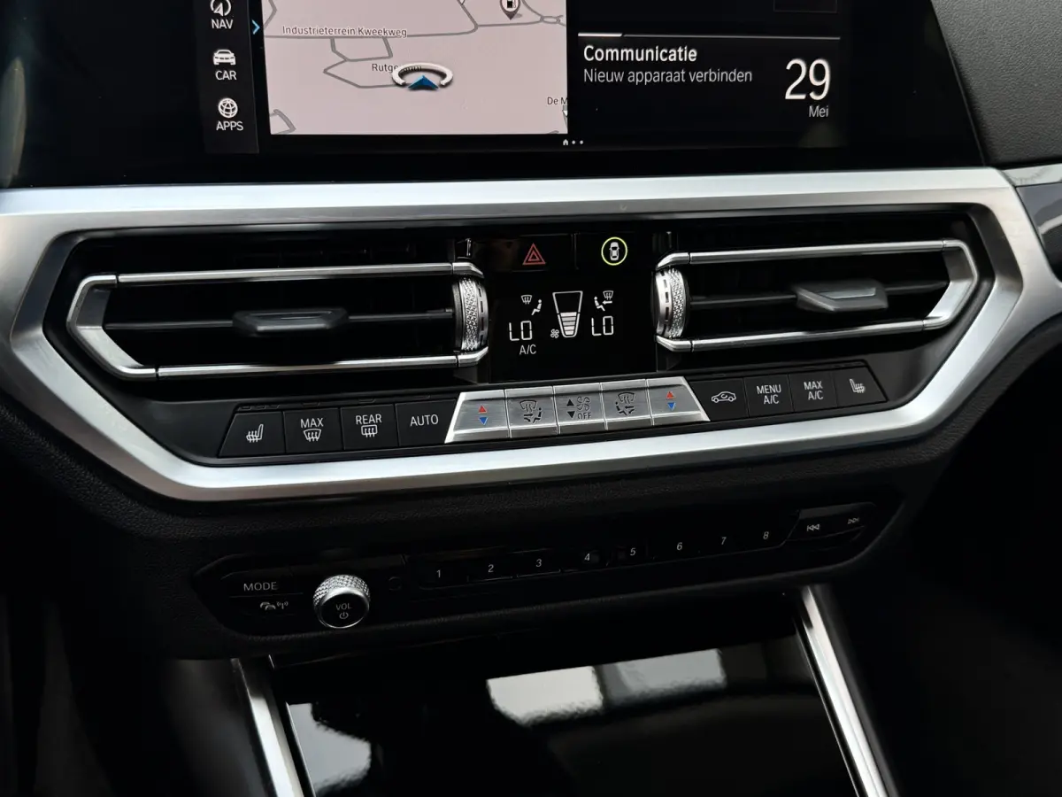 330e xDrive | Laser | Trekhaak | Head Up | 360 | Sfeerverlichting | Dodehoek | 1e eigenaar
