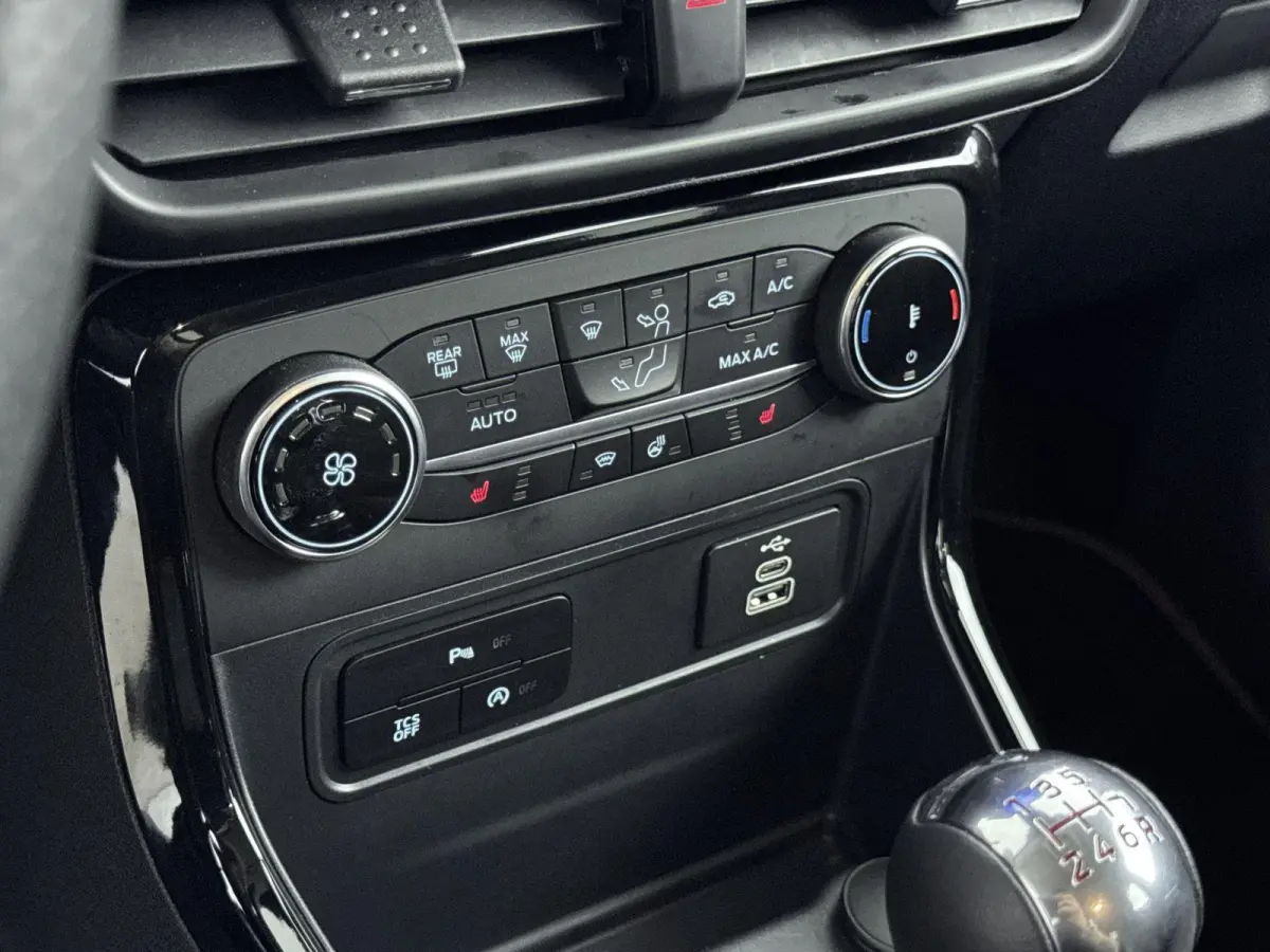 1.0 EcoBoost ST-Line | TREKHAAK | STOELVERWARMING | STUURVERWARMING | BANG & OLUFSEN | ACHTERUITRIJCAMERA |  CRUISE CONTROL |