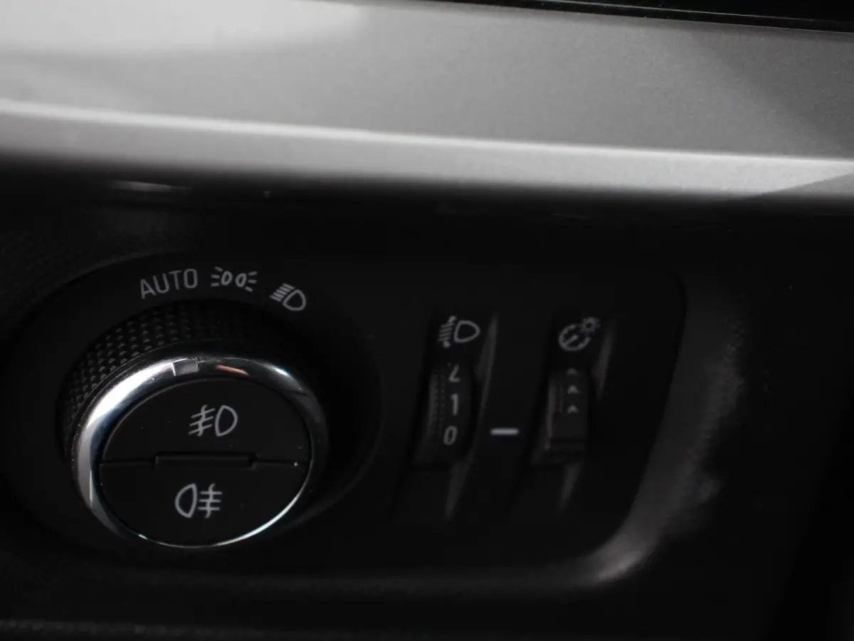 1.2 Turbo 130pk Automaat Ultimate Navigatie Apple Carplay/Android Auto Camera Parkeersensoren achter Crusie Control Stoel-en stuurverwarming Ledverlichting Getinte ramen Climate Control