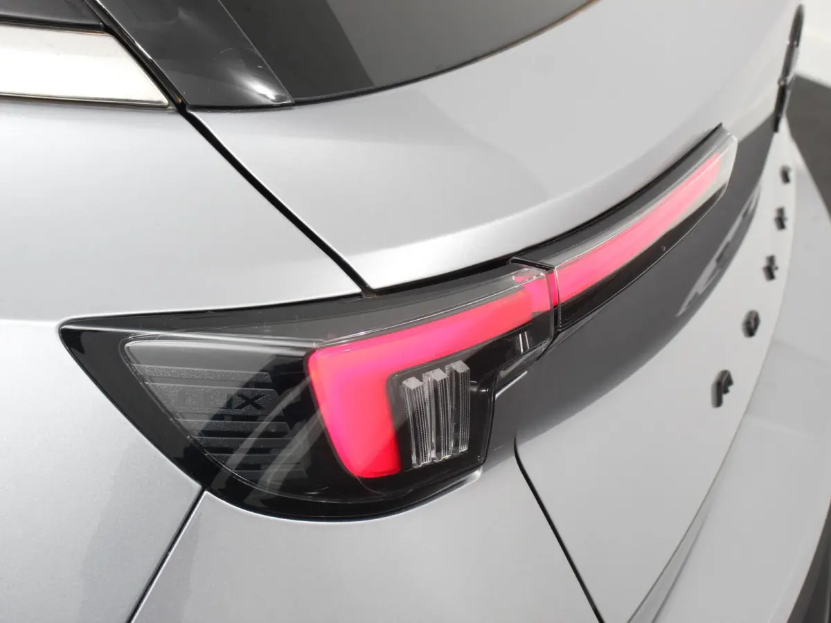 1.2 Turbo 130pk Automaat Ultimate Navigatie Apple Carplay/Android Auto Camera Parkeersensoren achter Crusie Control Stoel-en stuurverwarming Ledverlichting Getinte ramen Climate Control