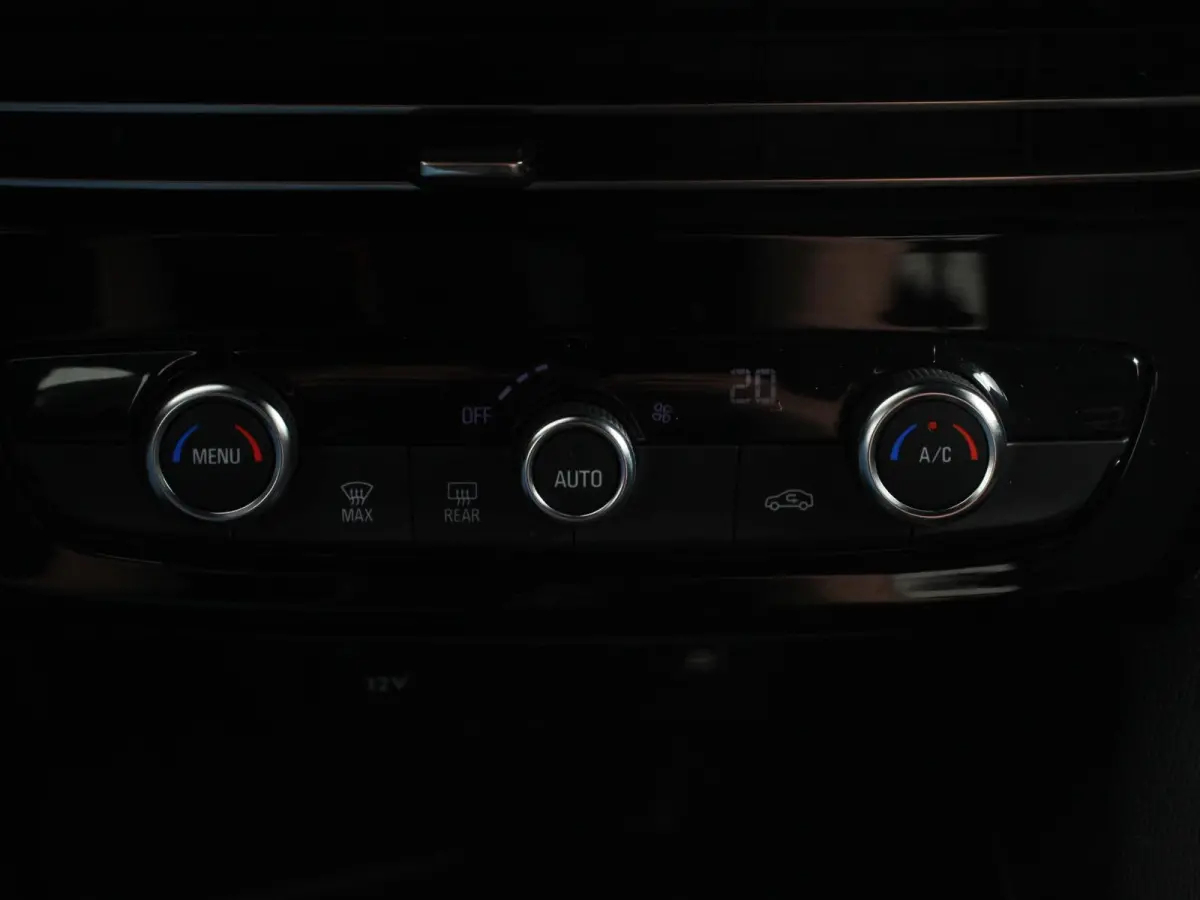1.2 Turbo 130pk Automaat Ultimate Navigatie Apple Carplay/Android Auto Camera Parkeersensoren achter Crusie Control Stoel-en stuurverwarming Ledverlichting Getinte ramen Climate Control
