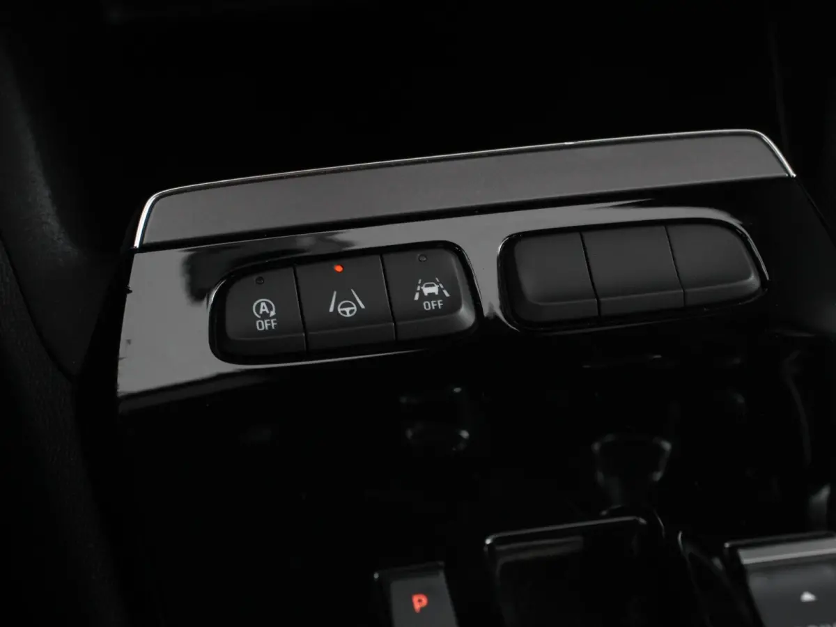 1.2 Turbo 130pk Automaat Ultimate Navigatie Apple Carplay/Android Auto Camera Parkeersensoren achter Crusie Control Stoel-en stuurverwarming Ledverlichting Getinte ramen Climate Control