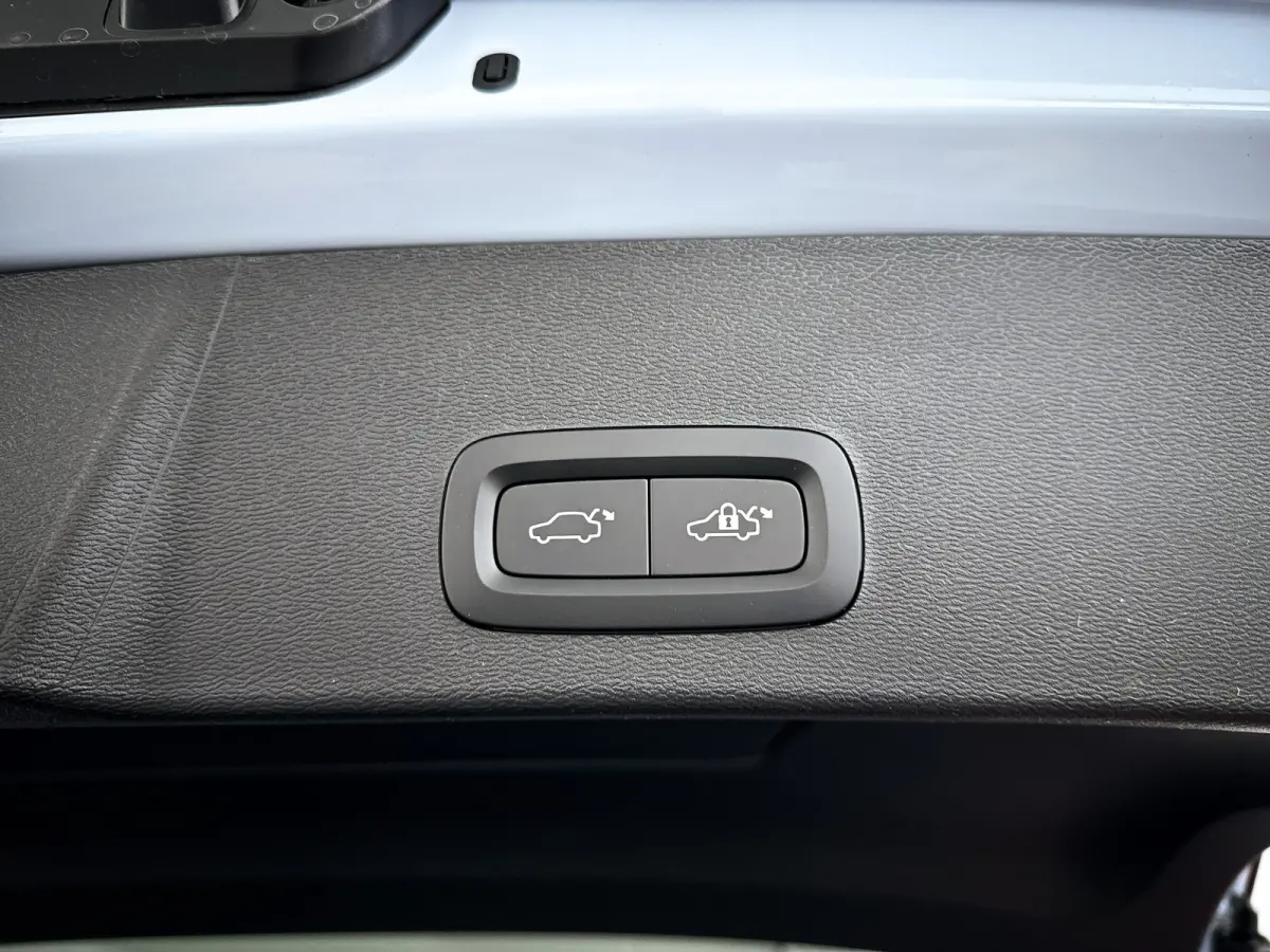 B4 Business Edition | Parkeercamera | Harman Kardon | Stoel- en Stuurverwarming