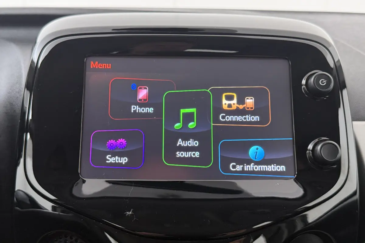 1.0 VTi Aut. Shine Camera Bluetooth Multimediascherm