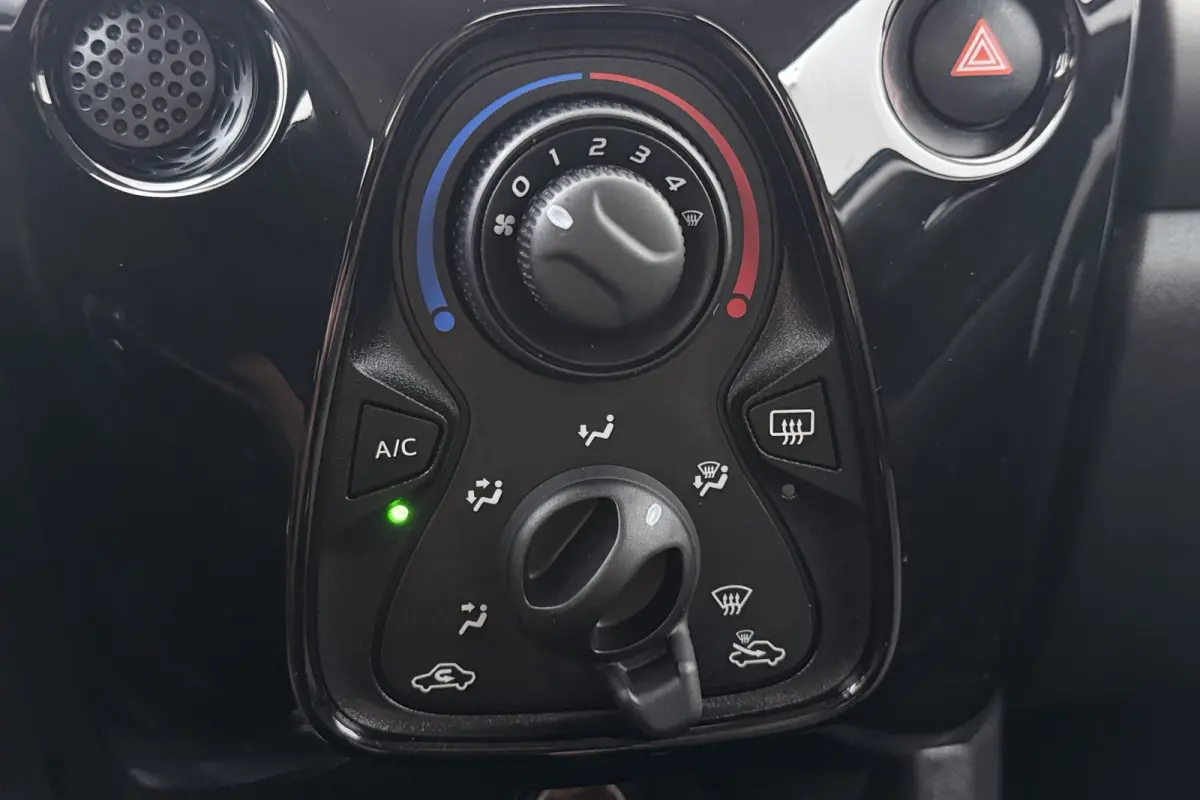 1.0 VTi Aut. Shine Camera Bluetooth Multimediascherm