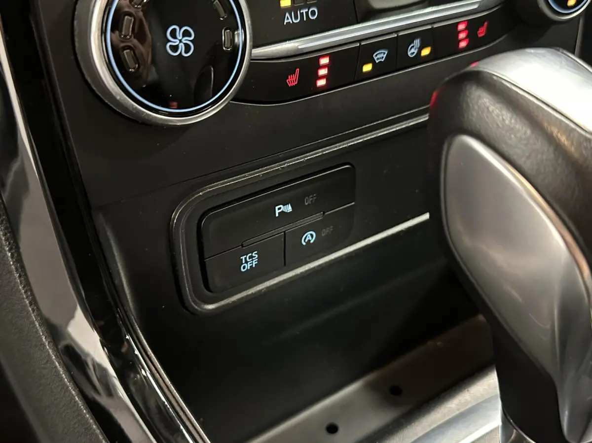1.0 EcoBoost Titanium AUTOMAAT TREKHAAK CARPLAY NAVI ECC CRUISE LM.