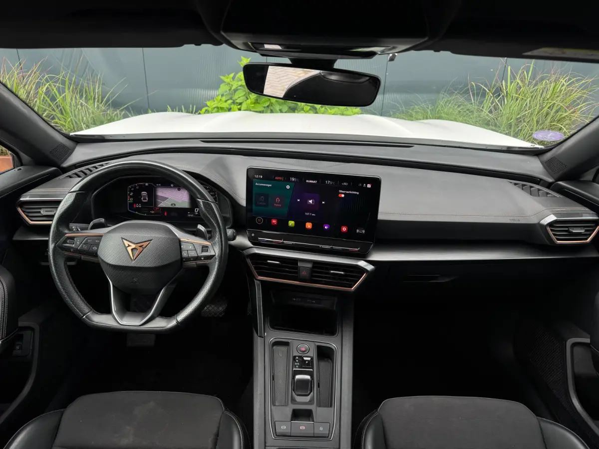 1.4 e-Hybrid Business 9-23 204pk NAVI | CAMERA | LEDER | PDC | SPORTVELGEN