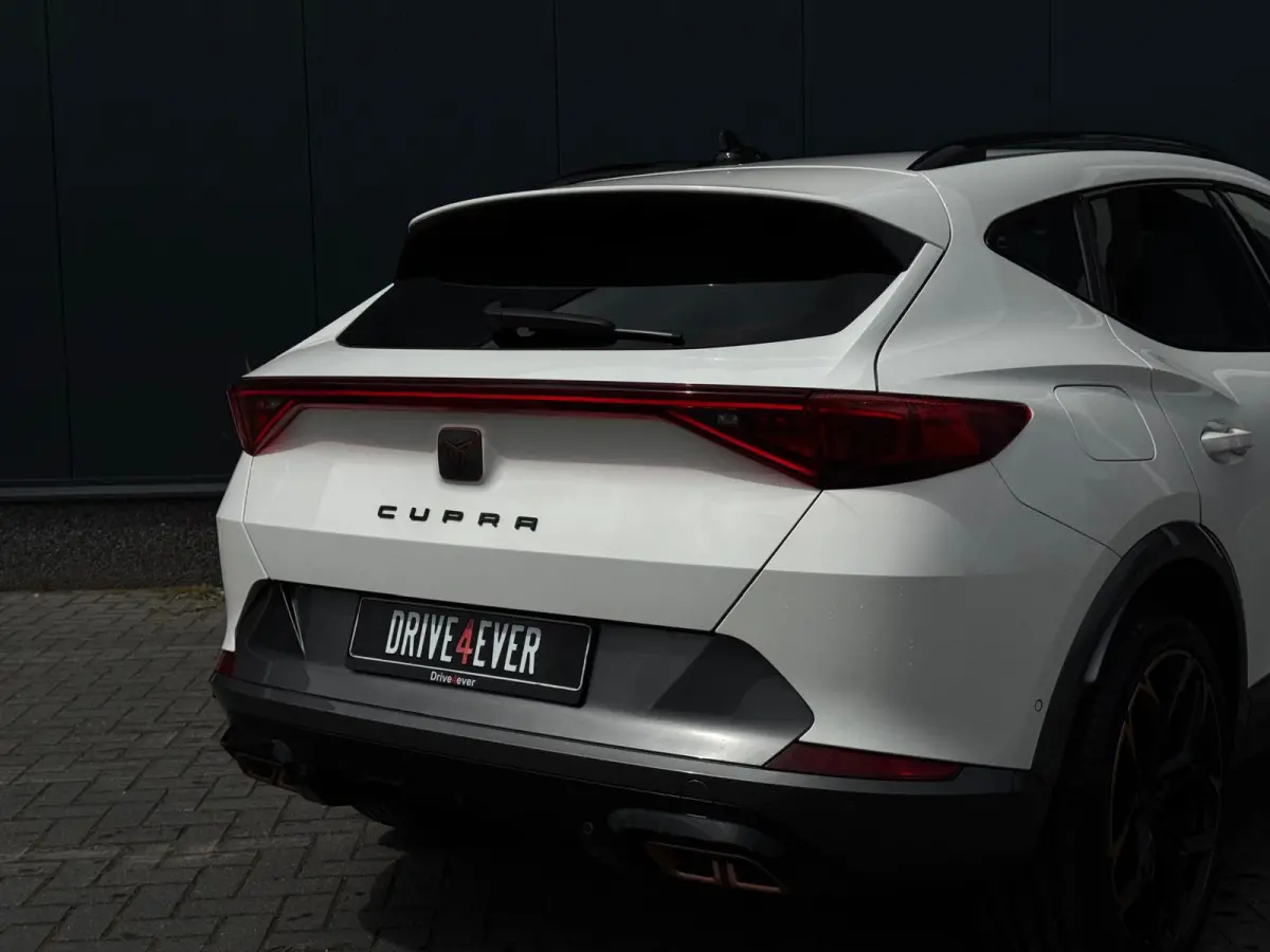 1.4 e-Hybrid Business 9-23 204pk NAVI | CAMERA | LEDER | PDC | SPORTVELGEN