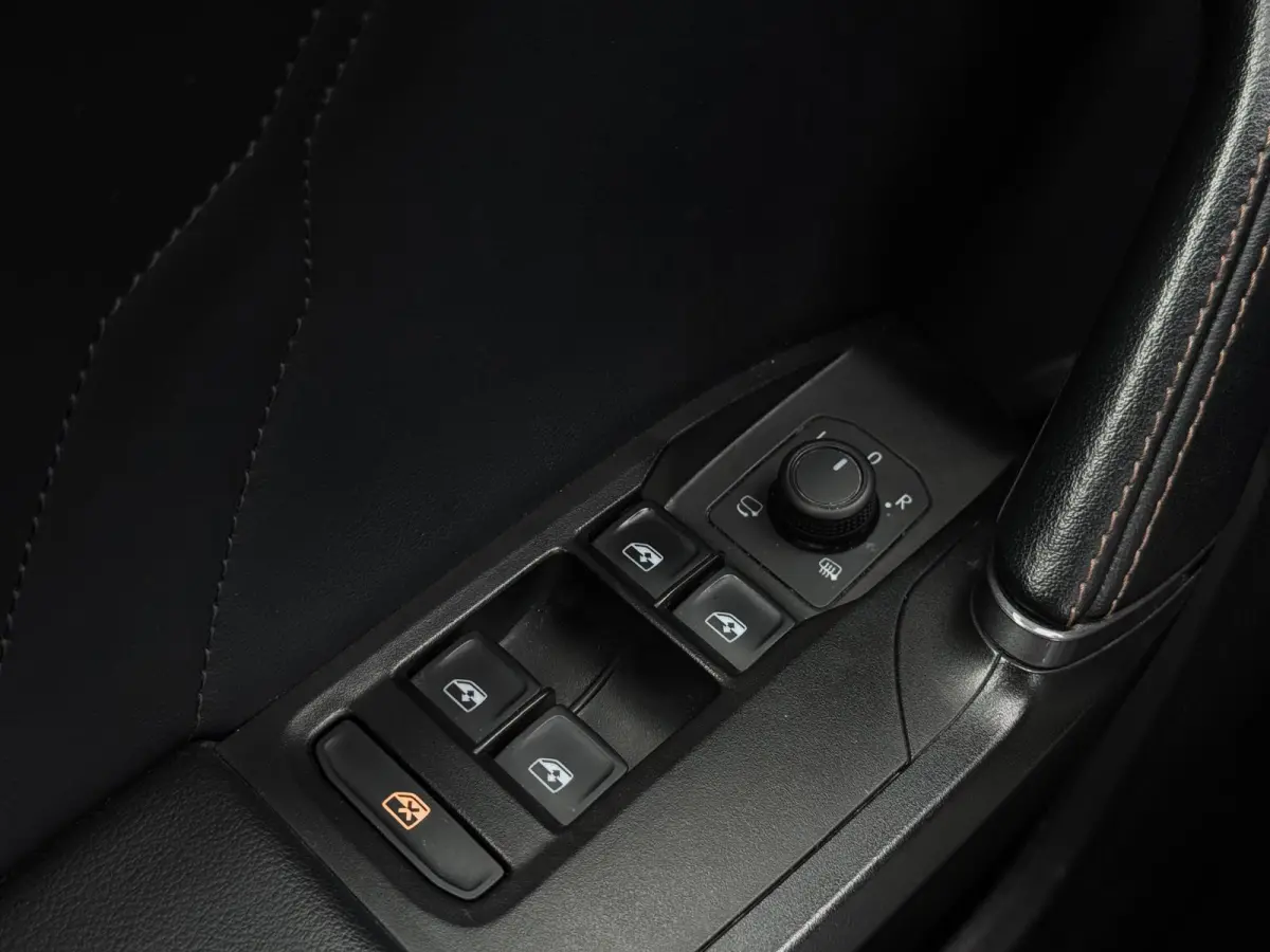 1.4 e-Hybrid Business 9-23 204pk NAVI | CAMERA | LEDER | PDC | SPORTVELGEN