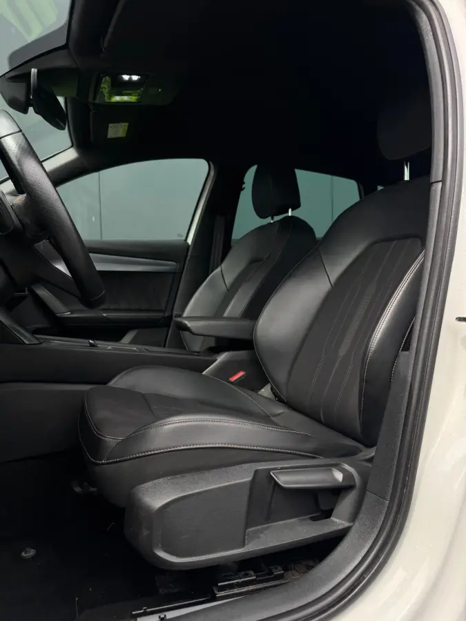 1.4 e-Hybrid Business 9-23 204pk NAVI | CAMERA | LEDER | PDC | SPORTVELGEN