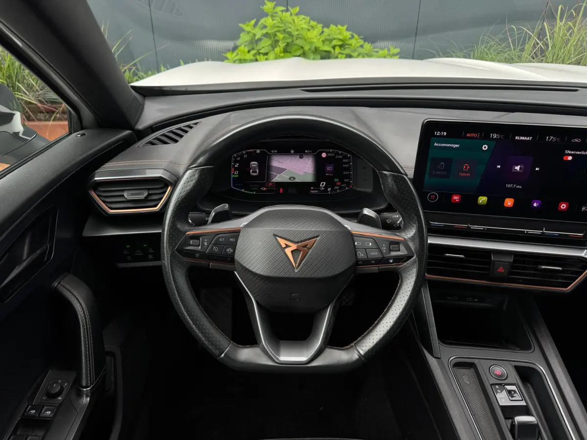 1.4 e-Hybrid Business 9-23 204pk NAVI | CAMERA | LEDER | PDC | SPORTVELGEN