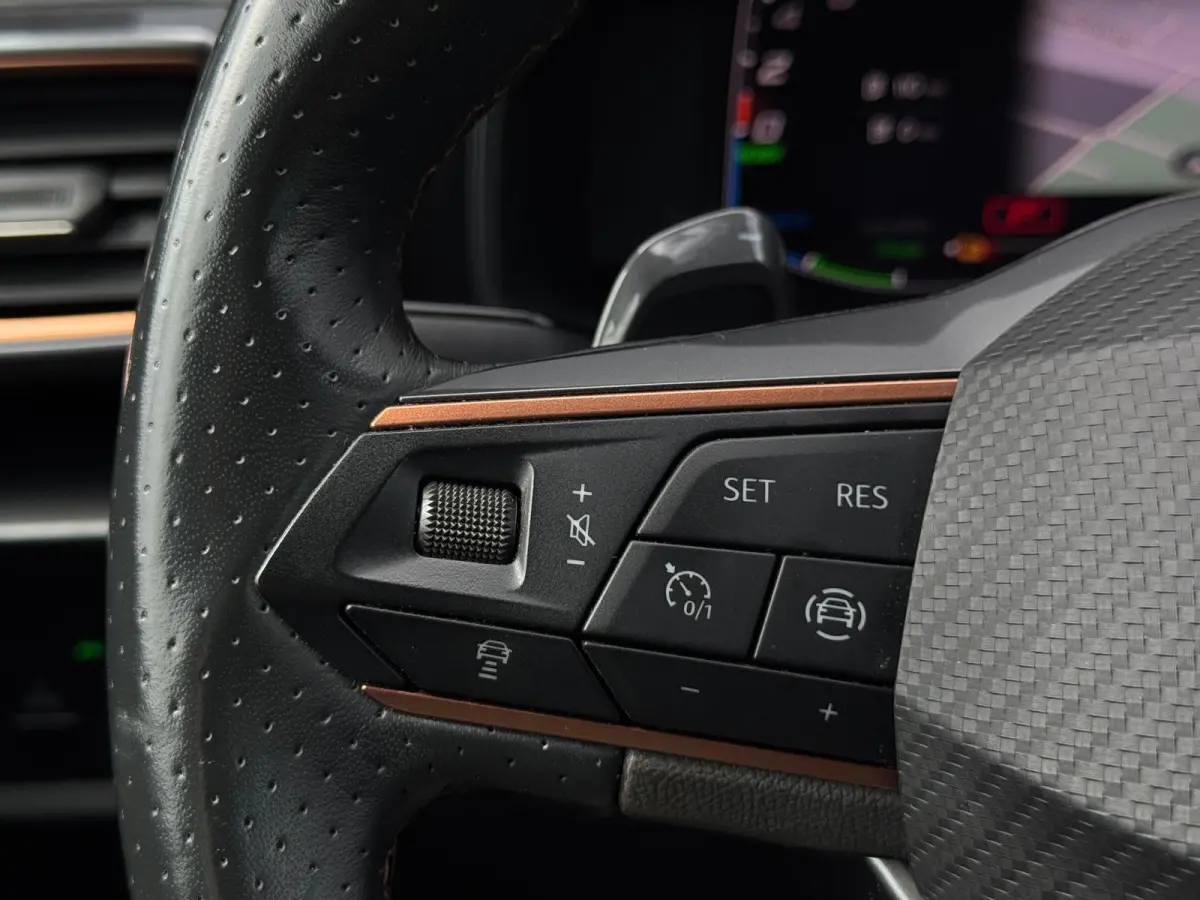 1.4 e-Hybrid Business 9-23 204pk NAVI | CAMERA | LEDER | PDC | SPORTVELGEN