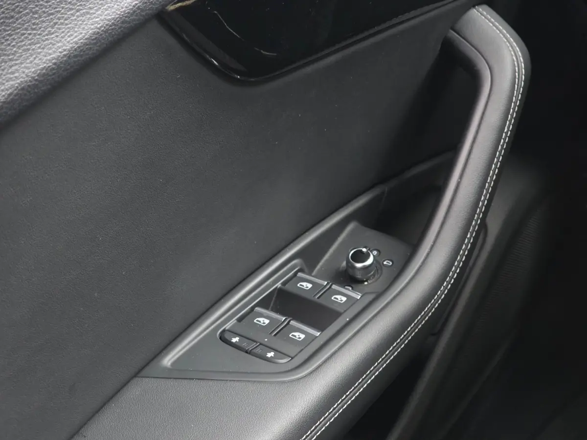 40 TFSI Sport S-line black edition