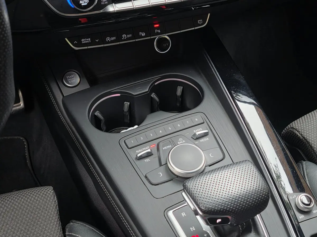 40 TFSI Sport S-line black edition