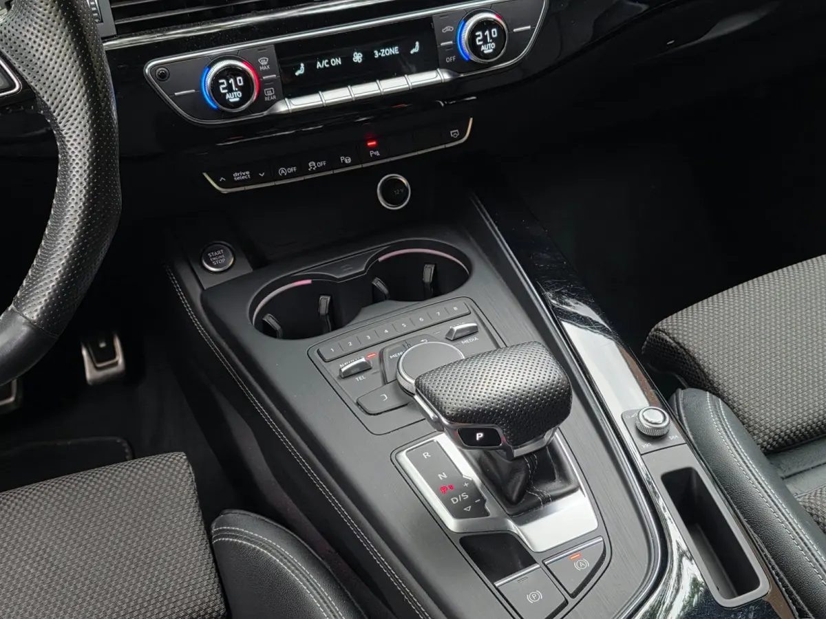 40 TFSI Sport S-line black edition