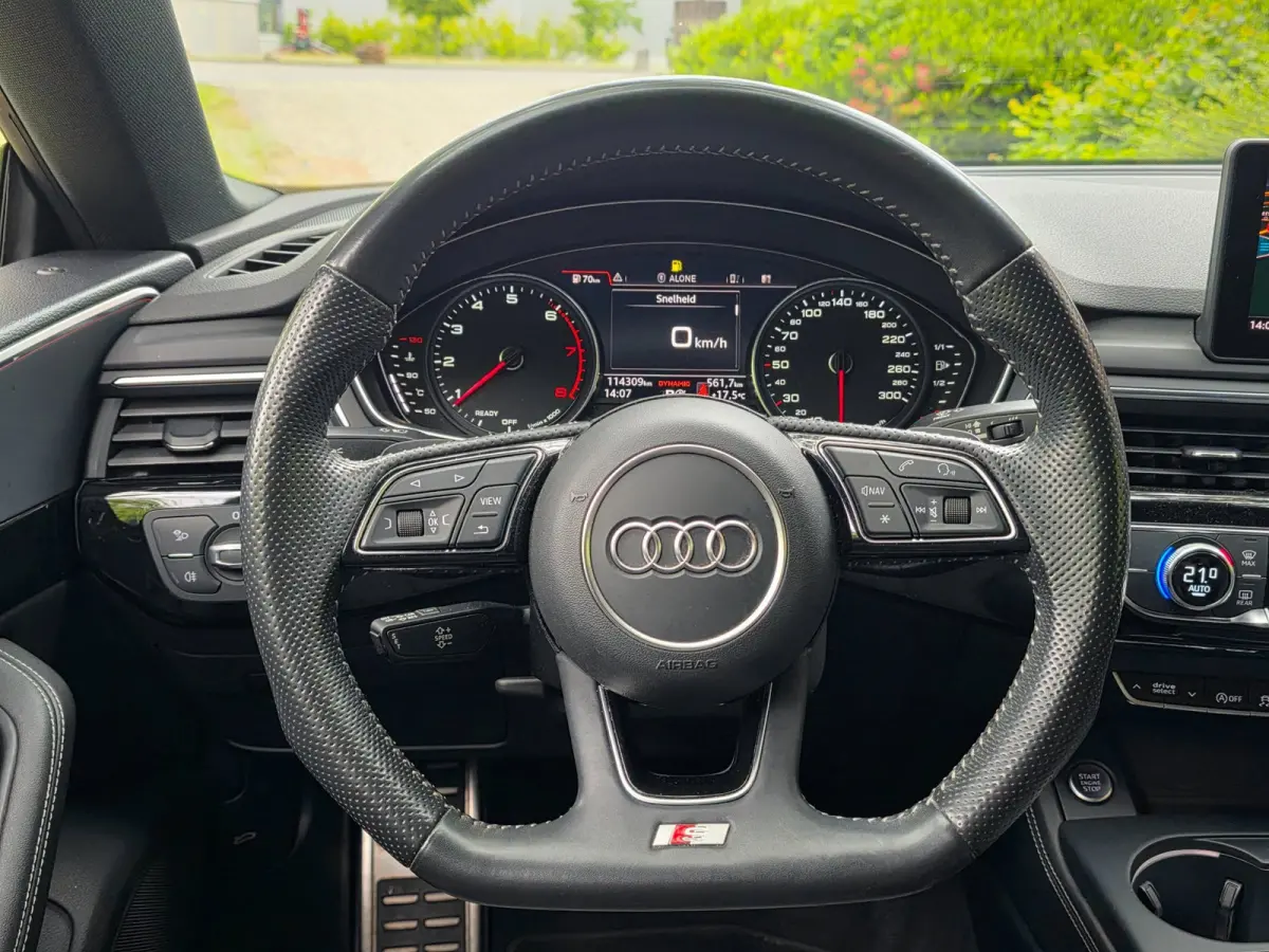 40 TFSI Sport S-line black edition