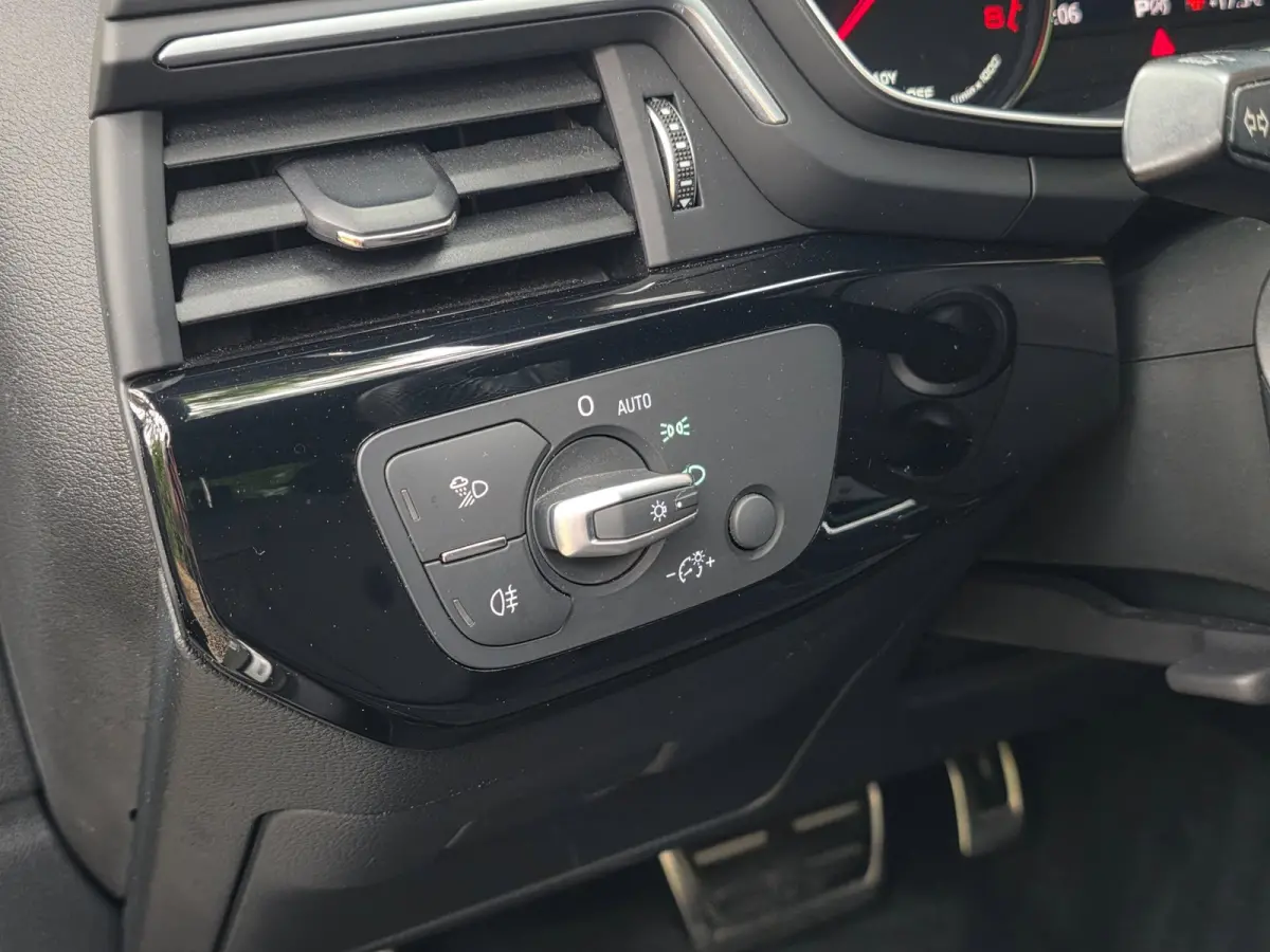 40 TFSI Sport S-line black edition