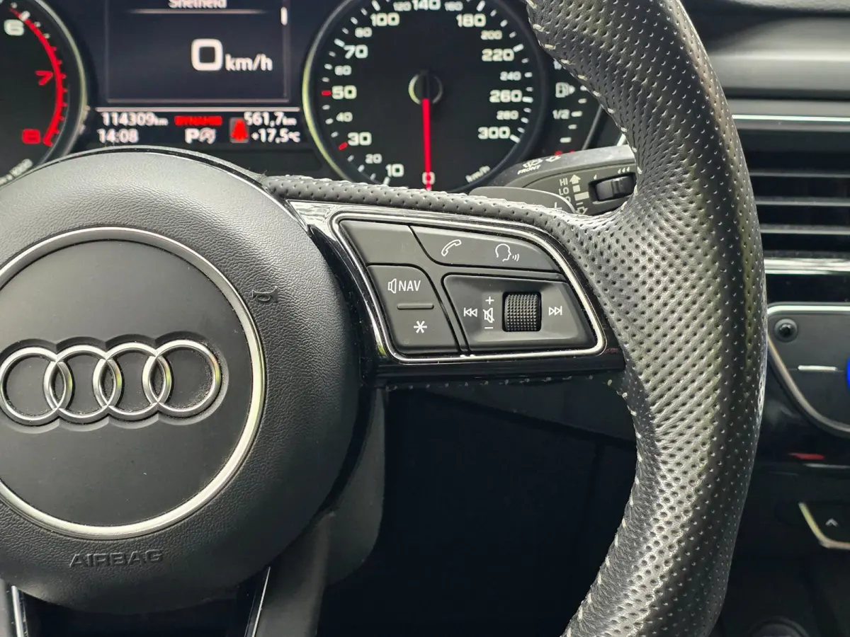 40 TFSI Sport S-line black edition