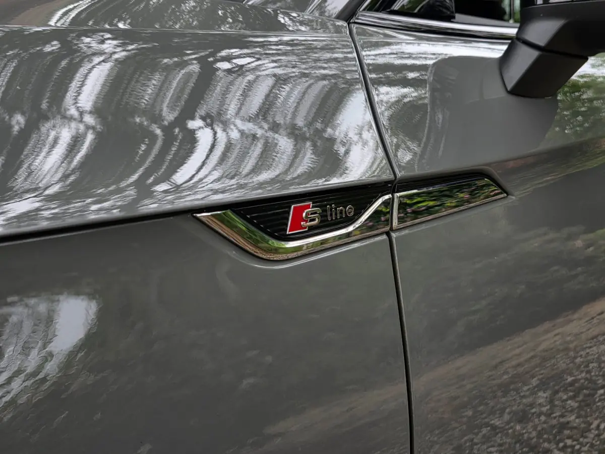 40 TFSI Sport S-line black edition