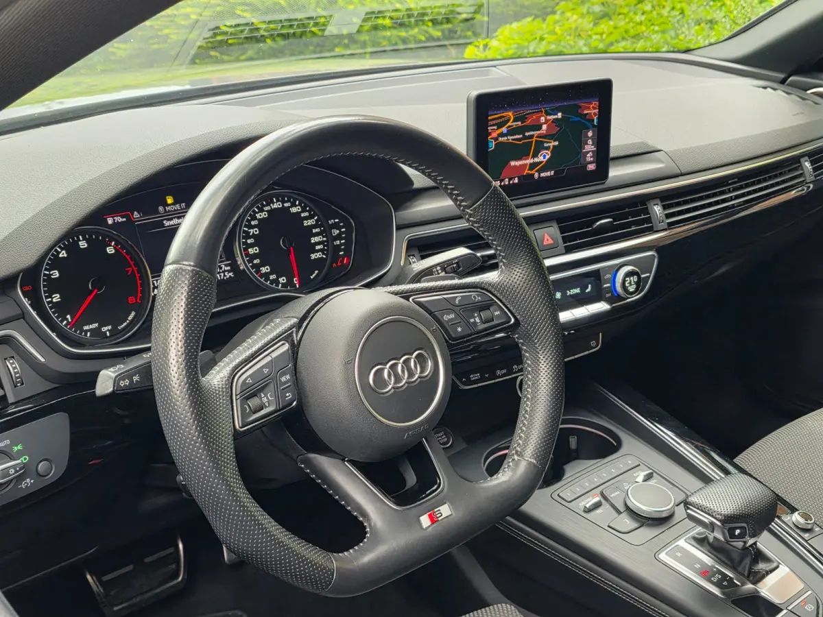 40 TFSI Sport S-line black edition