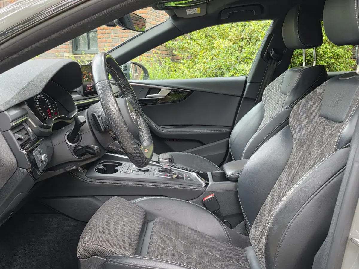 40 TFSI Sport S-line black edition