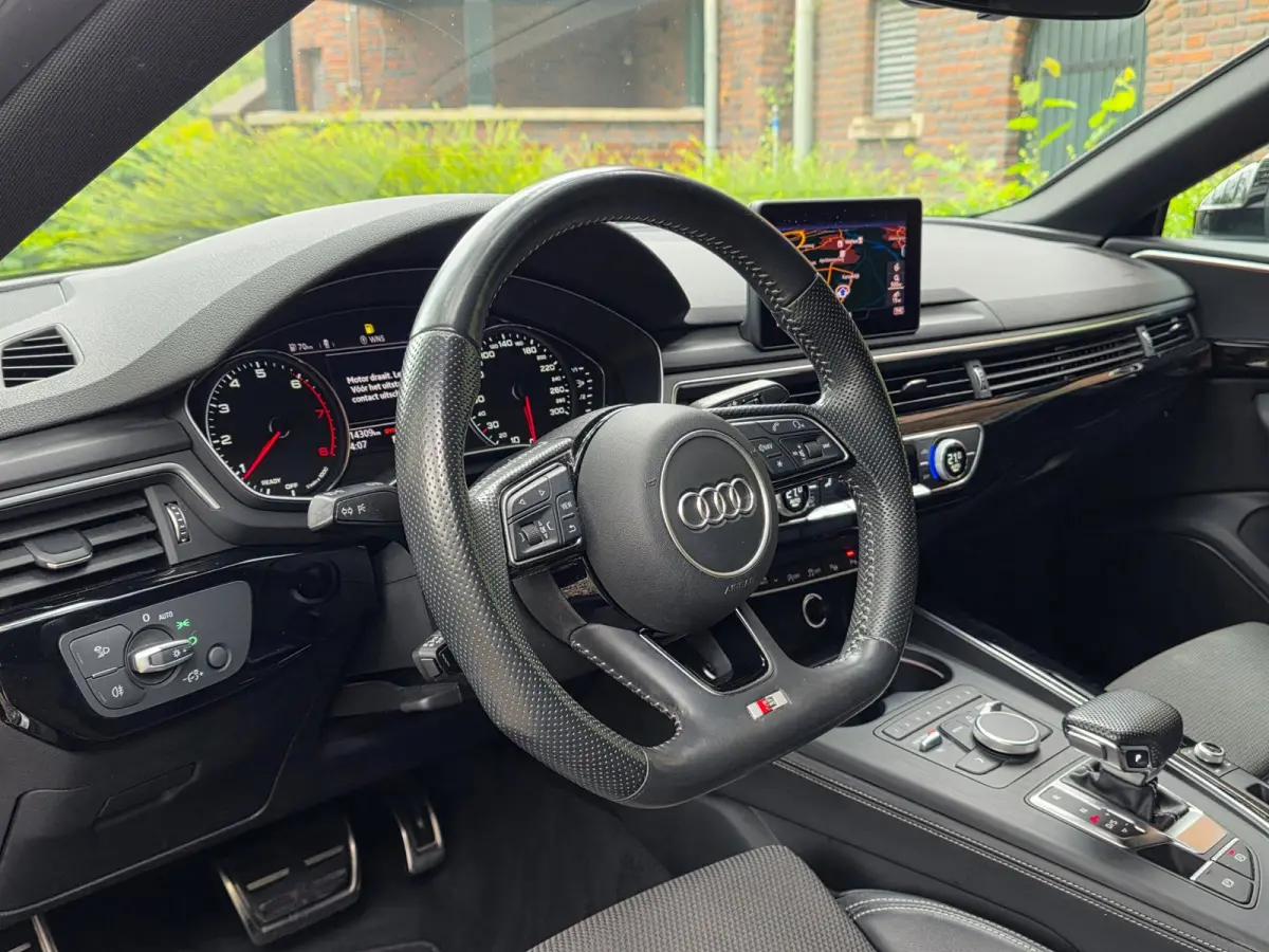 40 TFSI Sport S-line black edition