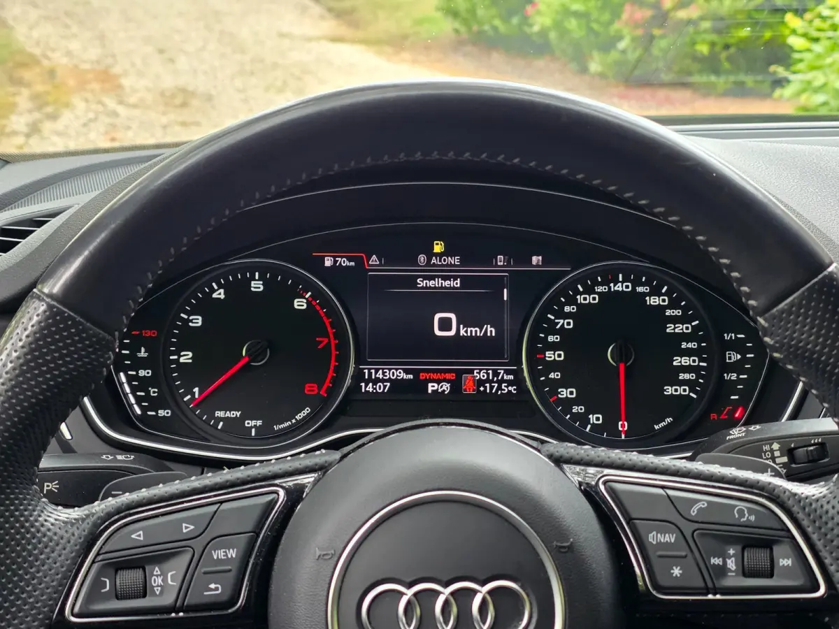 40 TFSI Sport S-line black edition