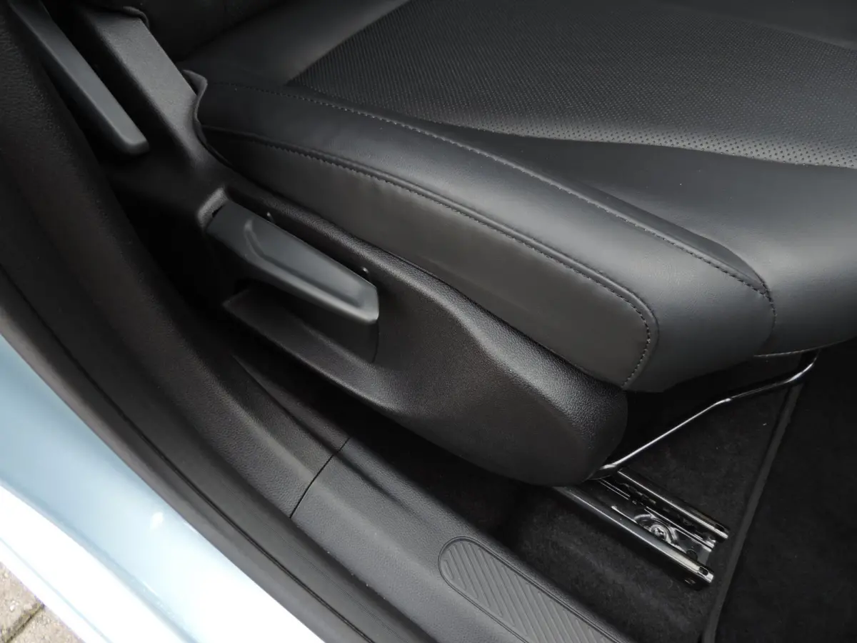 Launch Ed. 42 kWh 15.000km | 1e Eig | NLauto | Stoelverw/koeling | Ad.cruise | Leer | LED kopl | CarPlay | Camera|17”